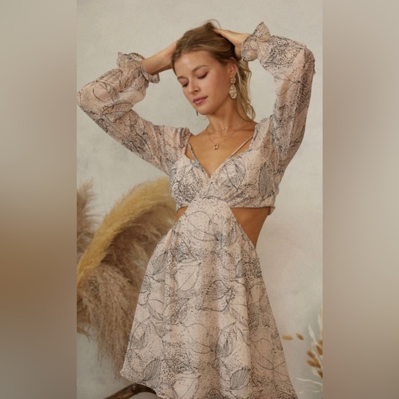 Chic Floral Cutout Dress - Picture 2 of 6